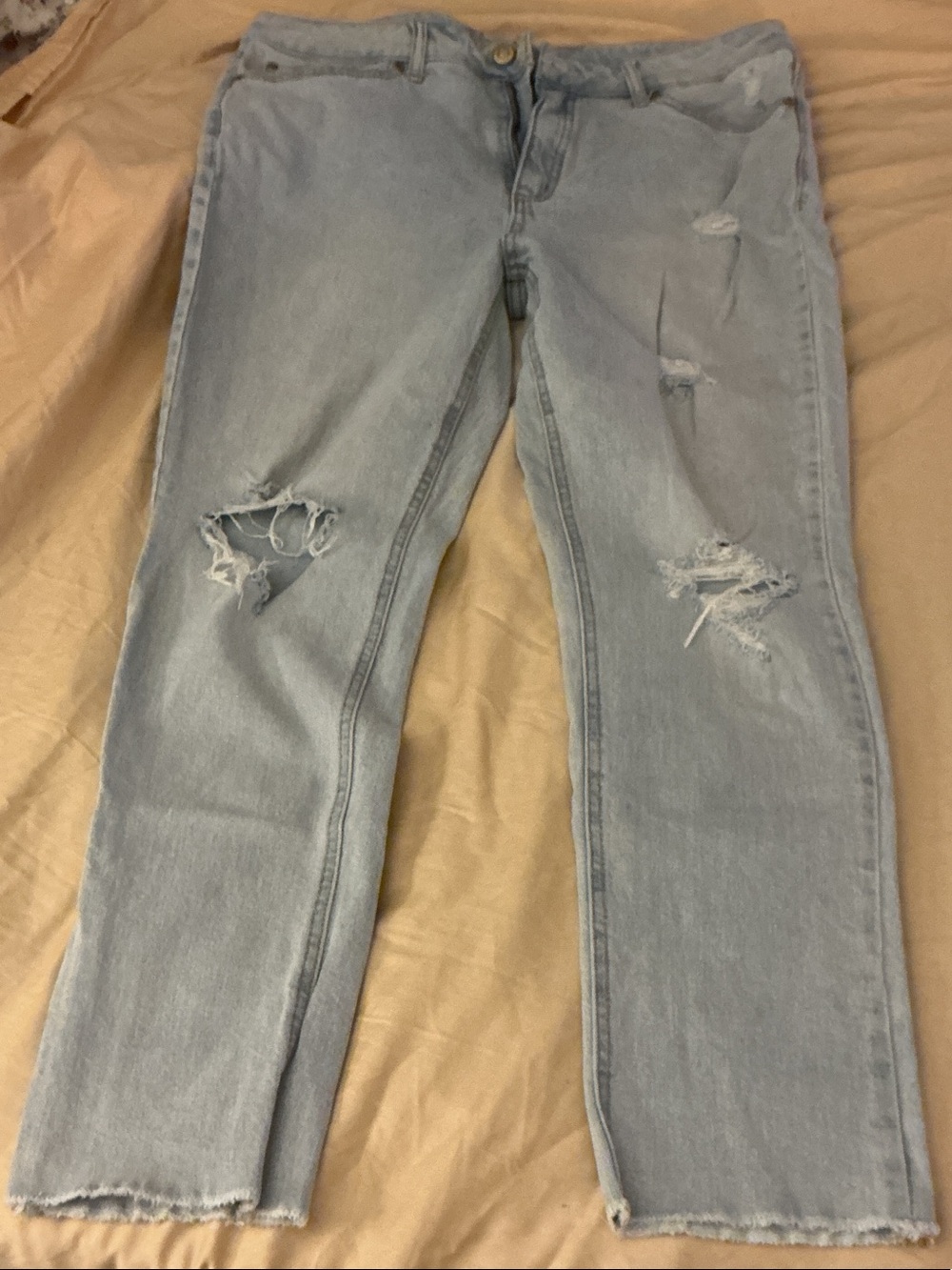Light Wash Distressed Women’s Jeans